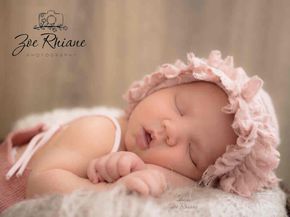 newborn photographer in Bolton